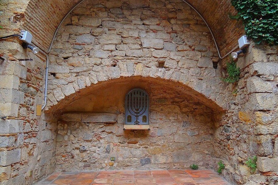 Girona Synagogue walls