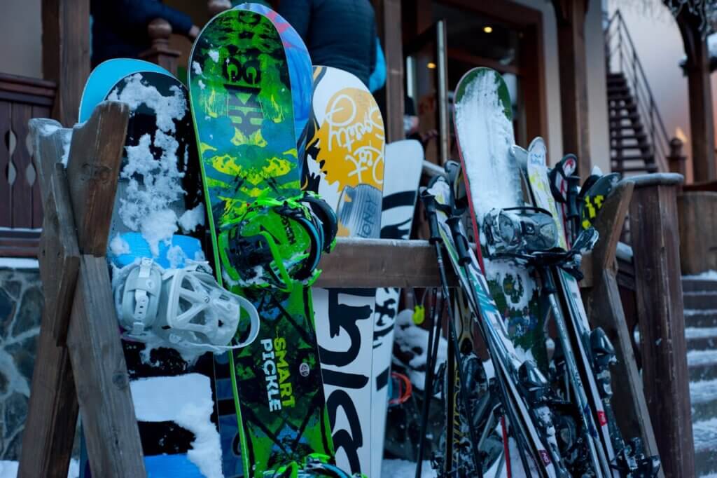 Snowboard and ski equipment